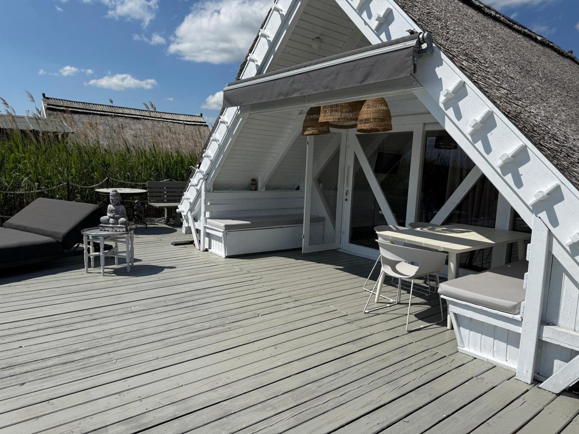 Seehuette Neusiedlersee - Seehaus Inklusive Elektroboot Rust Exterior photo